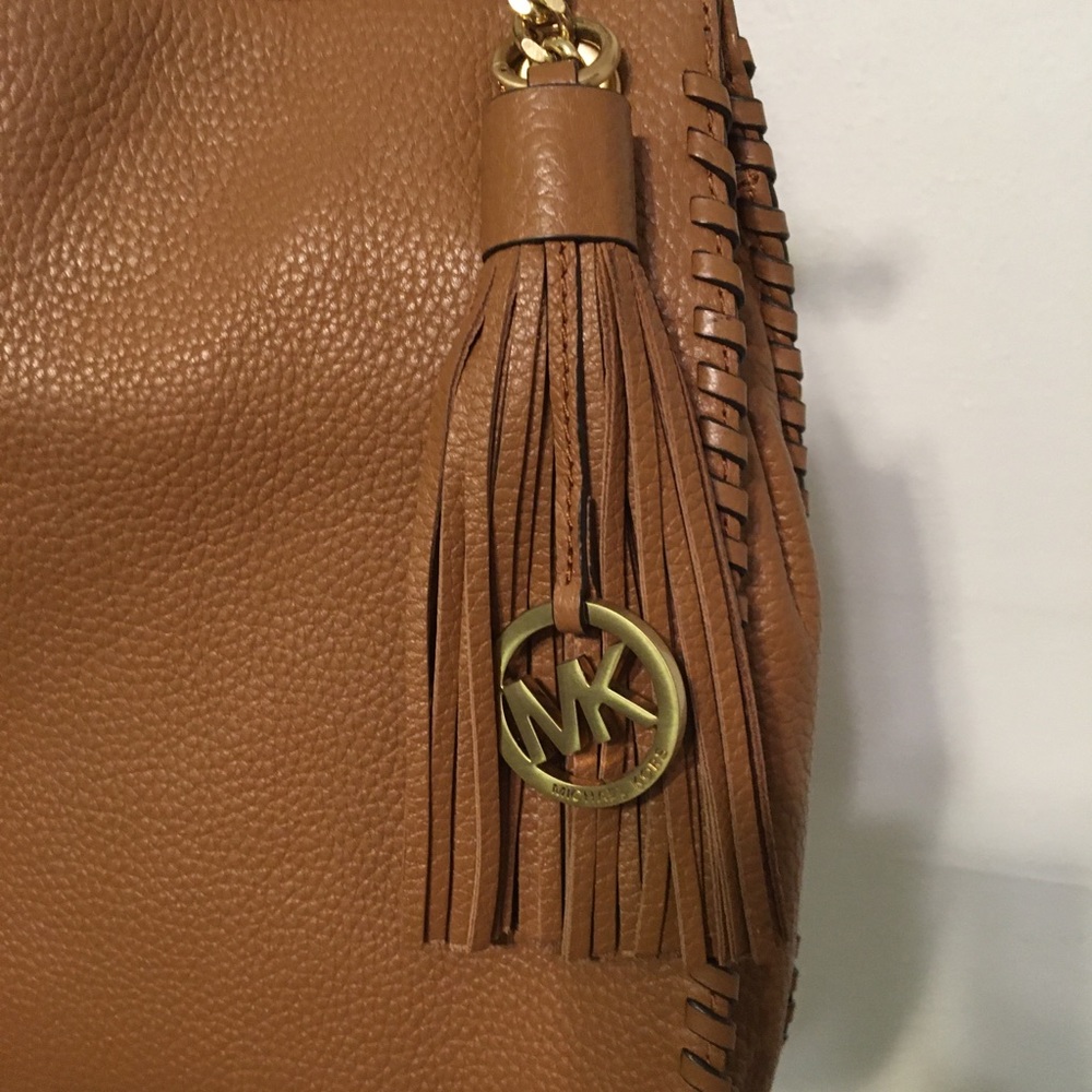 Michael MICHAEL KORS Whipped Chelsea Shoulder Bag - Picture 2 of 9